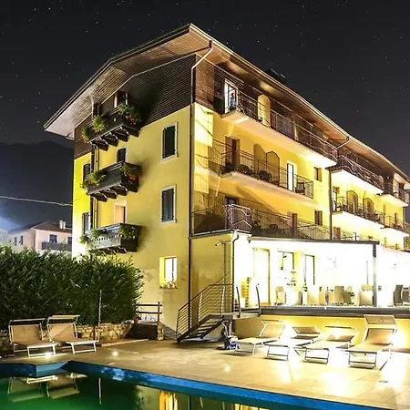 Albergo Mezzolago Hotel