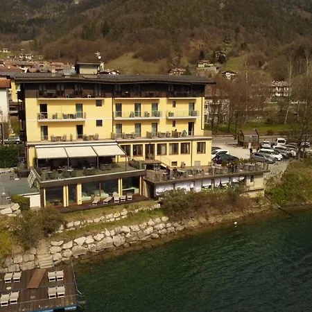 Hotel Albergo Mezzolago 3*