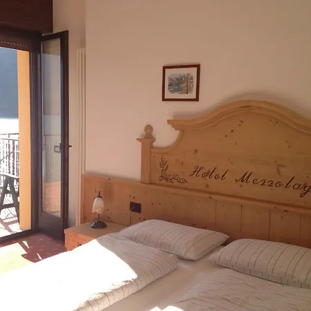 Albergo Mezzolago Hotel