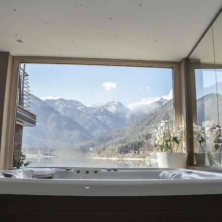 Hotel Albergo Mezzolago 3*