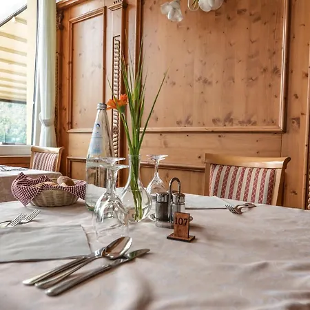 Albergo Mezzolago Hotel 3*