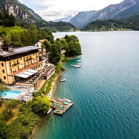 Hotel Albergo Mezzolago 3*
